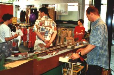 Neuer Bahnhof Moorbach im Kaufhaus Hettlage in Heidelberg, 6.5.2000